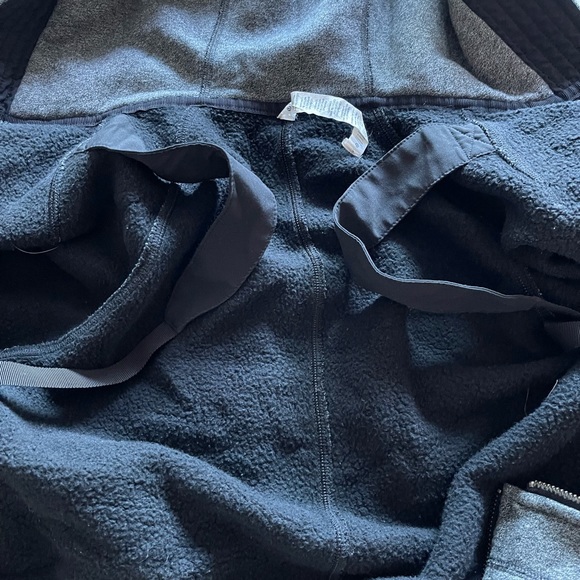 Lulu lemon running jacket size 2 - Picture 5 of 7